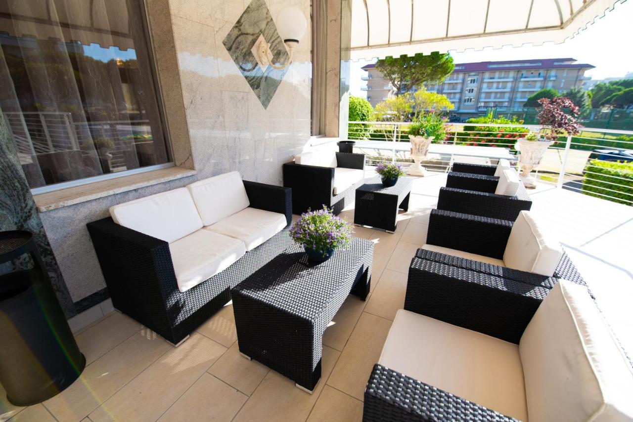 Hotel Carlton ลิโดดิเยโซโล ภายนอก รูปภาพ